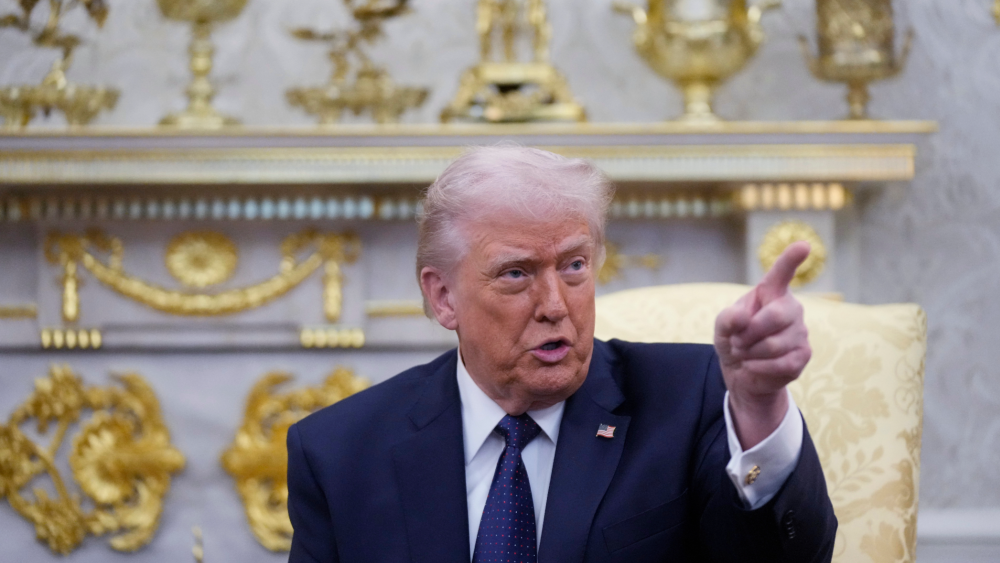 Trump threatens to “cut off all trade” with Spain