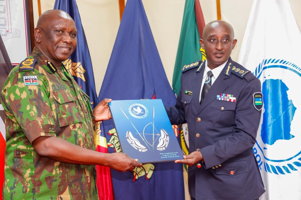 Kenyan Police Chief hosts Rwandan counterpart, CG Felix Namuhoranye