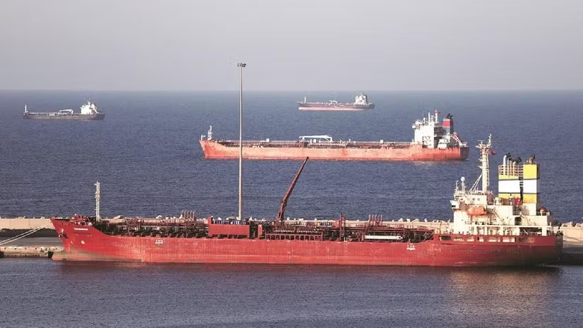 Crude oil prices rebound over renewed tensions in Strait of Hormuz