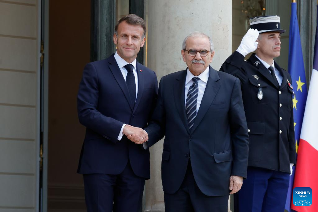 Macron urges Israel to abandon “territorial ambitions” in Lebanon