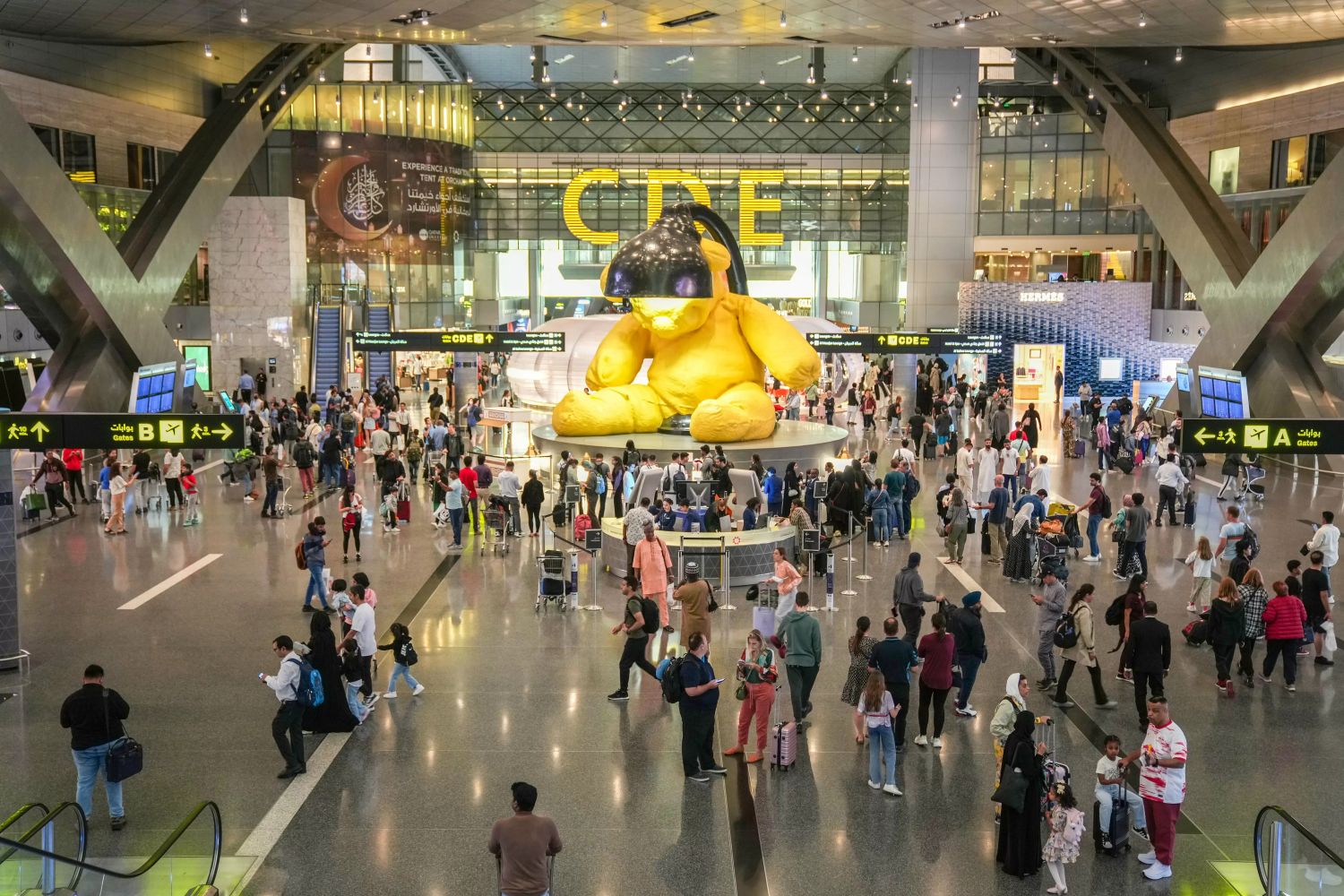 Qatar announces gradual resumption of foreign airline operations