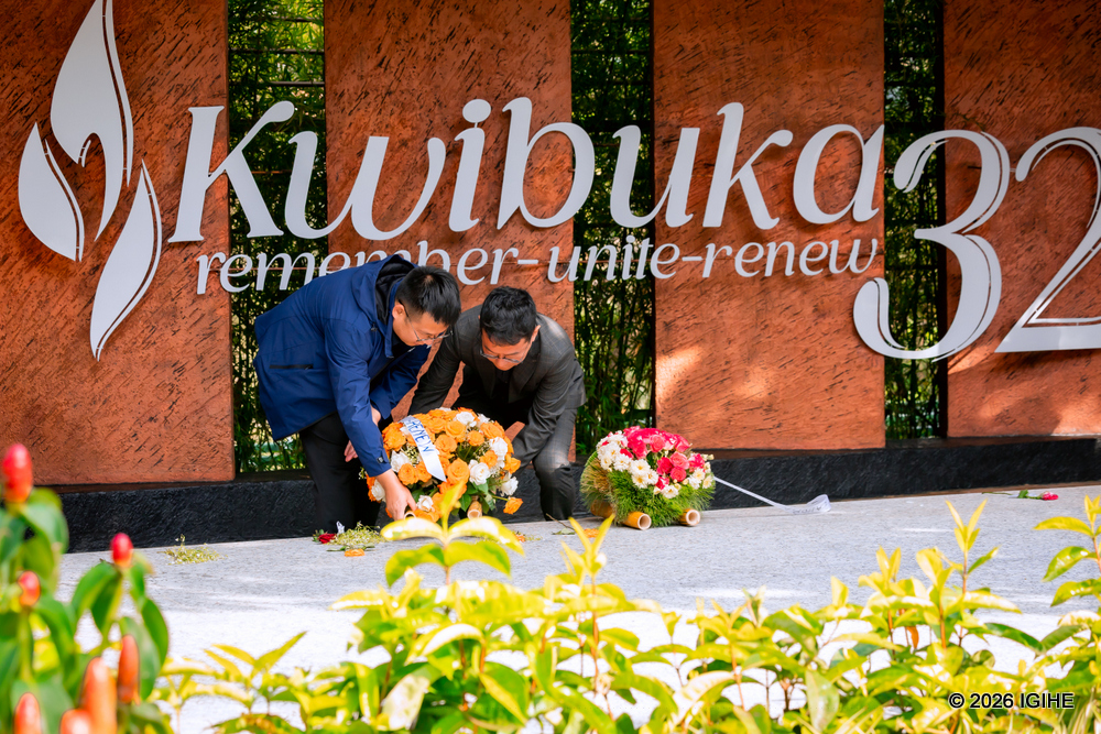 Employees of Hunan Road & Bridge visit Kigali Genocide Memorial, pledge to  advocate for  peace