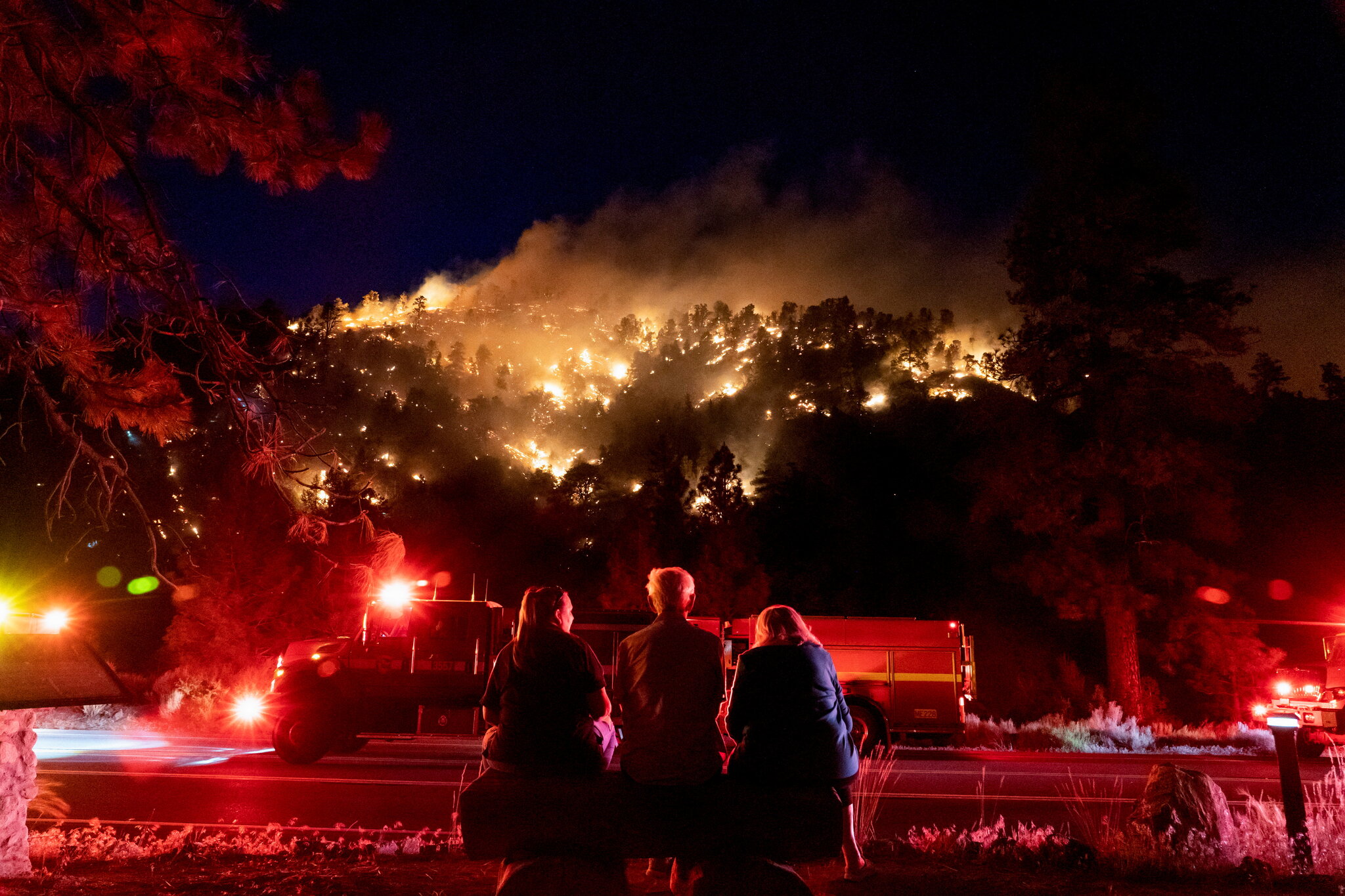 Fast-moving wildfires prompt evacuations, warnings in S. California