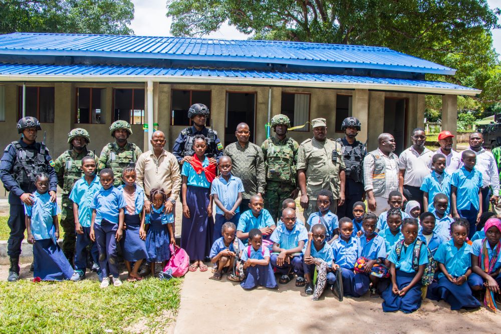 Rwanda Security Forces in Cabo Delgado rehabilitate Macomia Primary School