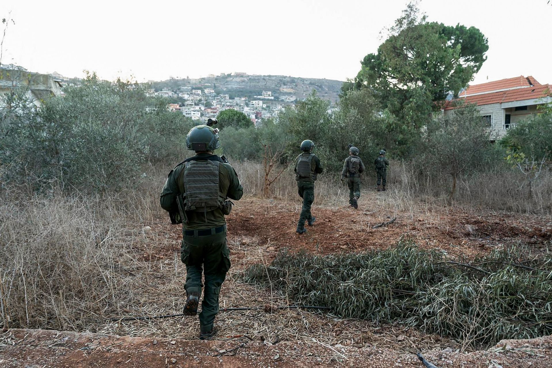 Israeli troops carry out incursions along Lebanese border